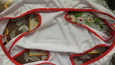 内裤设计的超有感觉，设计师太牛了。让我们更亲密了！紧紧靠着，不一样的感觉！