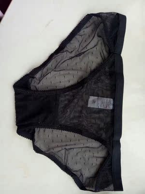 宝贝收到啦，和我想的一样，还送了零钱包，看起来质量不错哦，准备下水，比了一下大小应该可以。