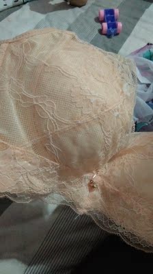 内衣质量挺不错的，做工精致，里面是纯棉的，满意