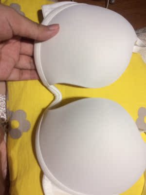 你很好看质量不错，上身柔软舒适，透气。夏天最适合白色了，我现在对白色和粉色有种天然的冲动。