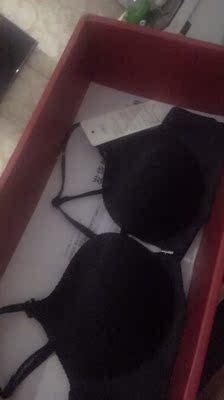 买来配一字肩的、小性感嘿嘿