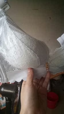 因为怀孕特意买大一个码。但是觉得不怎么样。感觉穿在身上老是挪位