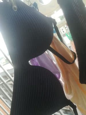 穿起来很舒服 刚刚好不大不小  摸起来很有质感