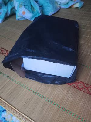 拿到快递的时候盒子都是被压坏了 没想到袋子也都是坏的 我收了这么多快递这也是第一次遇见 呵呵