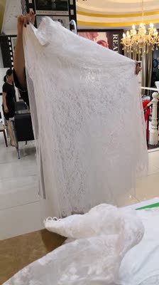 我买的鱼尾的发给我的是货不对版   顾客周四就要拍了，现在换货也来不及了，联系客服也是爱理不理的？服务态度简直太差了，我这么多年第一个差评就送给你家了