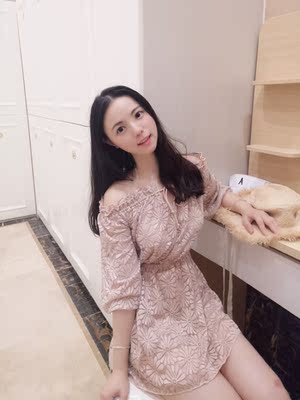 特别舒适的面料 朋友都说这个泳衣很显身材 简单大方 已经给身边人分享链接啦～