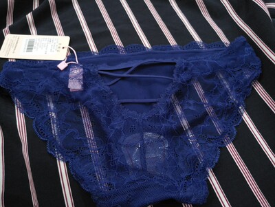 第三次买了 有点小贵 但是穿得习惯了 主要是很漂亮好喜欢  换过一次码数 好像还是L舒服点  屁股又大又翘女生会好性感呢