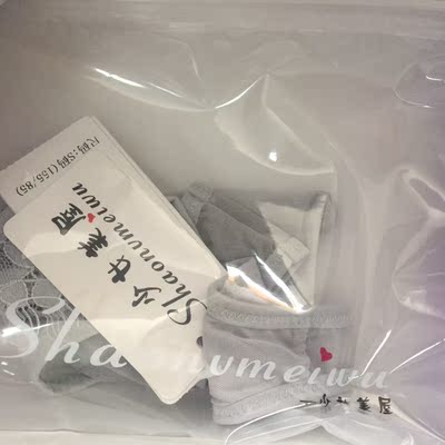 哇，收到了，包装盒很少女心哦。买的灰色很耐看，软软的，洗干净就可以穿啦！敲可爱，笔芯