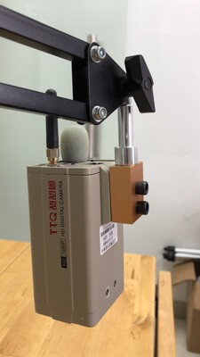 试了两天，画面清晰度没问题，比一般摄像头要清晰蛮多，不过手机APP上一定要设置成高清模式。声音的话也可以调大点，默认有点小，调成百分百就好了。操作挺简单的，值得入手