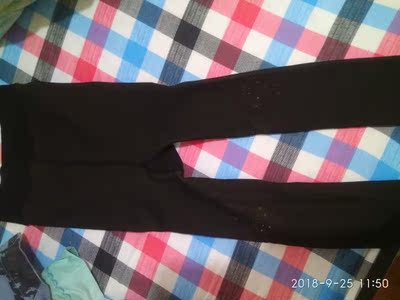 质量很差,穿了一天膝盖就起毛了。 质量很差,穿了一天膝盖就起毛了。