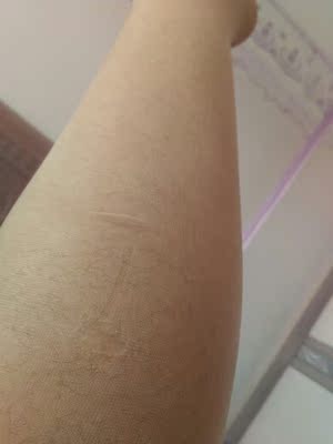 质量确实是不满意，但也太透了。你说这个穿了跟没穿，有啥区别？又没弹力。