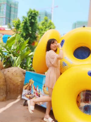 衣服很棒棒  和朋友玩得很开心  对于喜欢保守点的来说  这个真的是不错的选择  而且这个外套真的还能外穿  不太i像泳衣  衣服质量倒是很舒服  快递超快  客服小姐姐（小哥哥）态度很棒  很有耐心  非常喜欢也很感谢