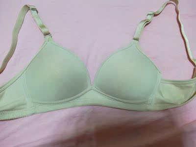 挺好的，建议买前很买家沟通一下，这款文胸稍微要小一些，但是穿着还是很舒服的