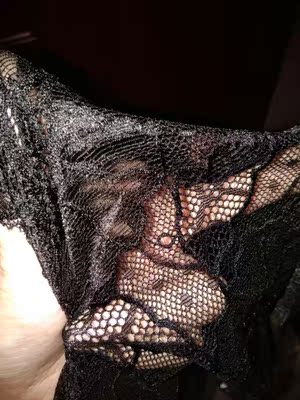 以前买的蕾丝老是会烂掉，拿到手感觉真心的好质量，我要的红黑颜色很美，主要蕾丝还是很有弹性的大蕾丝边。好喜欢😍放心购买这家的吧