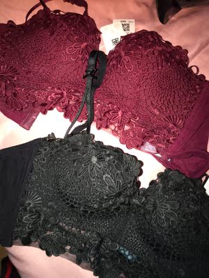 好看，我是通过朋友介绍的，很好穿，柔软细腻，也很托胸，价钱也真的是便宜