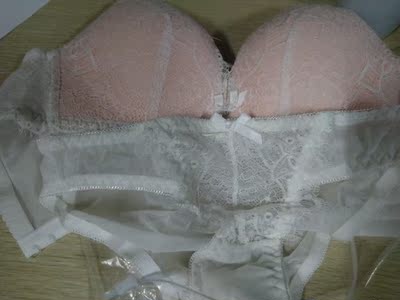 物流很快~料子很轻薄，摸起来很舒服，很棒~