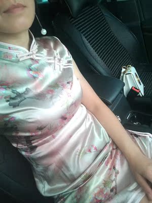 今天收到了宝贝，穿上了非常喜欢，做工没的说，很精致，手感很柔软，客服态度超好，一开始拍回来的小了一号，联系客服态度超好很有耐心解释，货返回去了没几天就收到了，这次很合身，真心喜欢，衣服布料好，穿上很舒服透气！美美滴！！