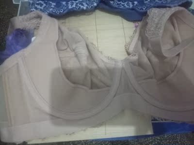 东西还行吧，质量也可以，就是这个快递箱子，我每次买就觉得这个快递不值得我掏这么多钱去买这个内衣，好歹我也是百十块钱的内衣，这个快递箱子这个包装真的是low到爆。