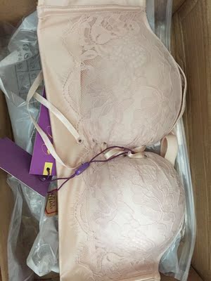 感觉不太好 沟是有了 但是有点压胸 显得胸型不好看 看着小 而且外层的蕾丝不好 试穿了下就勾丝了