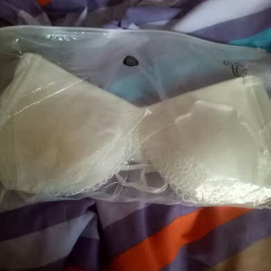 内衣挺好看的。