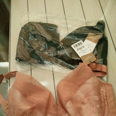 几天前买了一件，特别好穿，又迫不及待的买了两件，以后就认准这家茜施尔了。