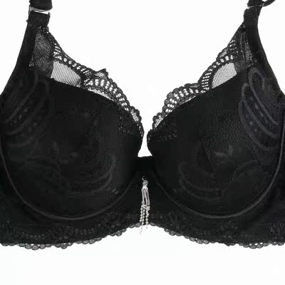 这款肩带有点紧，A杯是厚款的，穿上很好，硅胶的舒服，蕾丝那有的地方开线了，自己缝下就可以，不想折腾退货！不错！