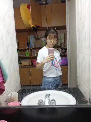 面料很好，并不是透的那种白，白的比粉色的好看，粉色的显胖