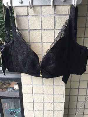 内衣昨天已收到，物流快，清洗了一下不褪色也没有缩水，质地柔软，颜色也好看，穿着舒服不勒，喜欢