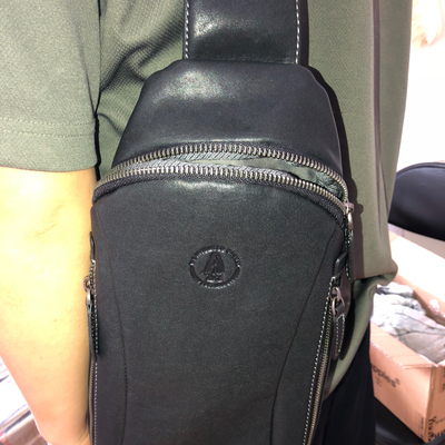 火爆的暇步士男包怎么样，质量很差是真的吗