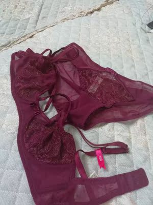 颜色有点色差。摸上去滑滑的。舒服。不扎人。