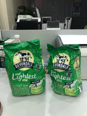 刚刚收到的时候一包松散有空气在里面，一包特别硬像真空包装一样，放一晚上之后特别硬的那包又变松散了，袋子里面也有空气了，不知道是什么原因。