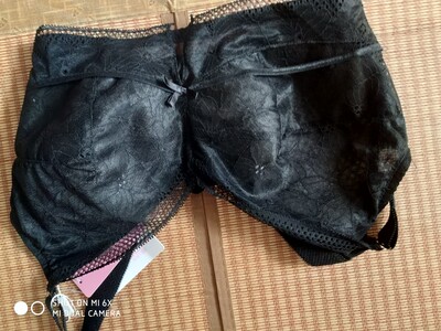 还不错，穿着大胸显小，客服态度也非常好，推荐的尺码很合适，就是老是催着人给他好评，一般喜欢默认好评的