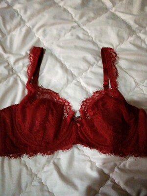 第一次买少女美屋家的内衣，每一件都超级好看，做工很细致，没有多余的线头，面料特别柔软亲肤，超薄款轻薄透气，还有点性感，黑色海绵薄款没有钢圈也是特别舒服好看，穿上都是美美哒，老公也很喜欢的呢，嘻嘻，好评～