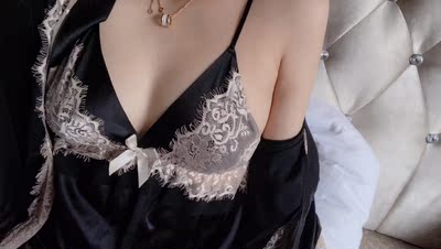 非常喜欢 而且很性感 睡觉穿也很舒服