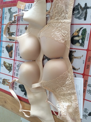 内衣收到货几天啦，之前去实体店看过了，试过了，回来后就网上看了一下，款式一样的，比实体店便宜好多，后面就网购了，没想到货回来了，质量跟实体店的一样，是正品，穿着刚合适，也很舒服，很满意的，好评，有需要还会下一次光临的，