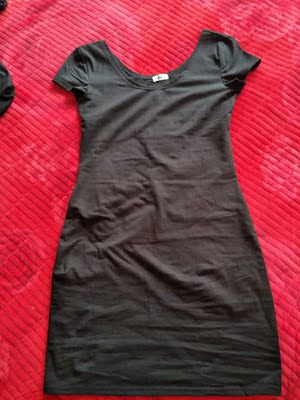 质量杠杠滴没的说，版型也非常好看，准备入手一件别的颜色