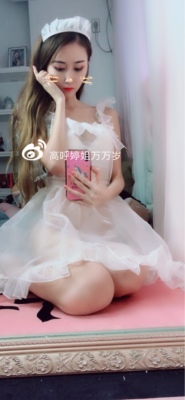 前阵子家里太忙没时间来返图 今天终于来返图啦！裙子很蓬松哦 白纱很软很透 ！ 发箍也很好看 大爱大爱。撩汉家的每一次购物都炒鸡开心！