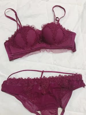 留意这家店已经很久了，最后还是选择在这家店买，包装很好看，拿到马上试了一下，很合穿，也很聚拢，还会再来买的。