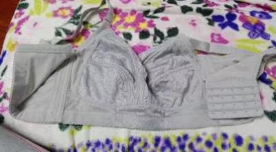 内衣收到了，尺寸刚好合适，薄但也不露点，料子柔软，没有色差。店家服务周到，满意