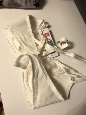 质量还不错，看起来美美哒，穿起来也美美哒，做工也很不错，手感也可以，要是有配套的内裤就好了，买的黑色两套也都很不错，就是比较像