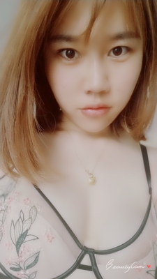 打开的一瞬间真的惊喜，不比曼妮芬差，性价比高，满意，已经过水，就是包装有点味，过一次水就0k了。