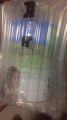 奶粉质地: 很细腻，没有结块 消化: 容易消化，大便正常 有效期: 日期还算新鲜吧 外包装: 包裹得很好，没任何损坏 收货时长: 收货很快，下单没一个星期就到货了 总结: 大品牌有保障，很多宝妈选择的牌子，宝宝很喜欢喝，喝了也挺健康的，有机的更安全放心，喝完再来回购