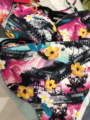 穿上身很顯身材 性感又特別 很喜歡呢 質料也舒服 客服態度很好👍