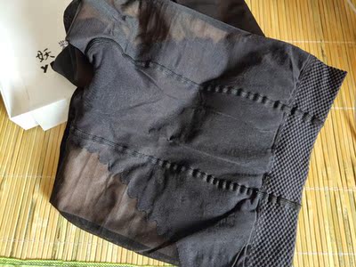 裤子不错哦,面料滑滑的,不会沾灰尘毛毛。 里面带一点点绒,穿着不会显得很胖。 裤子不错哦,面料滑滑的,不会沾灰尘毛毛。 里面带一点点绒,穿着不会显得很胖。