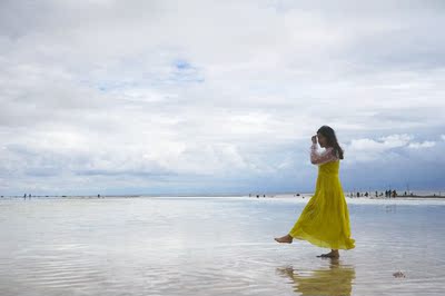 搭配吊带裙很好看，遮下手臂又不会显臃肿