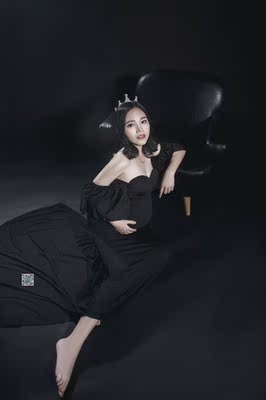 衣服质感不错，很有弹性，收到衣服第二天就穿去拍孕照了。效果还不错！好评！