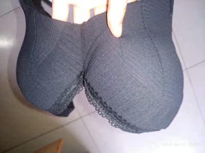 质量好,我个人觉得这件不适合学生。比较厚,穿上后显得双乳向前突出了一些。个人看法。 质量好,我个人觉得这件不适合学生。比较厚,穿上后显得双乳向前突出了一些。个人看法。