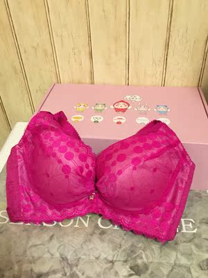 穿上喽！无意进店看中这款，小胸的我穿上聚拢 好看 感觉挺舒服。喜欢?