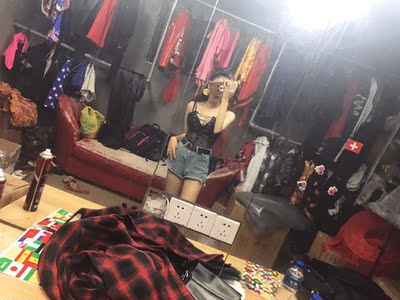 确实好看，很显身材。好多衣服在这家买的，发货又快。