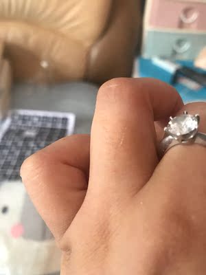 快递到了就迫不及待地贴上了，好用，方便，期待效果